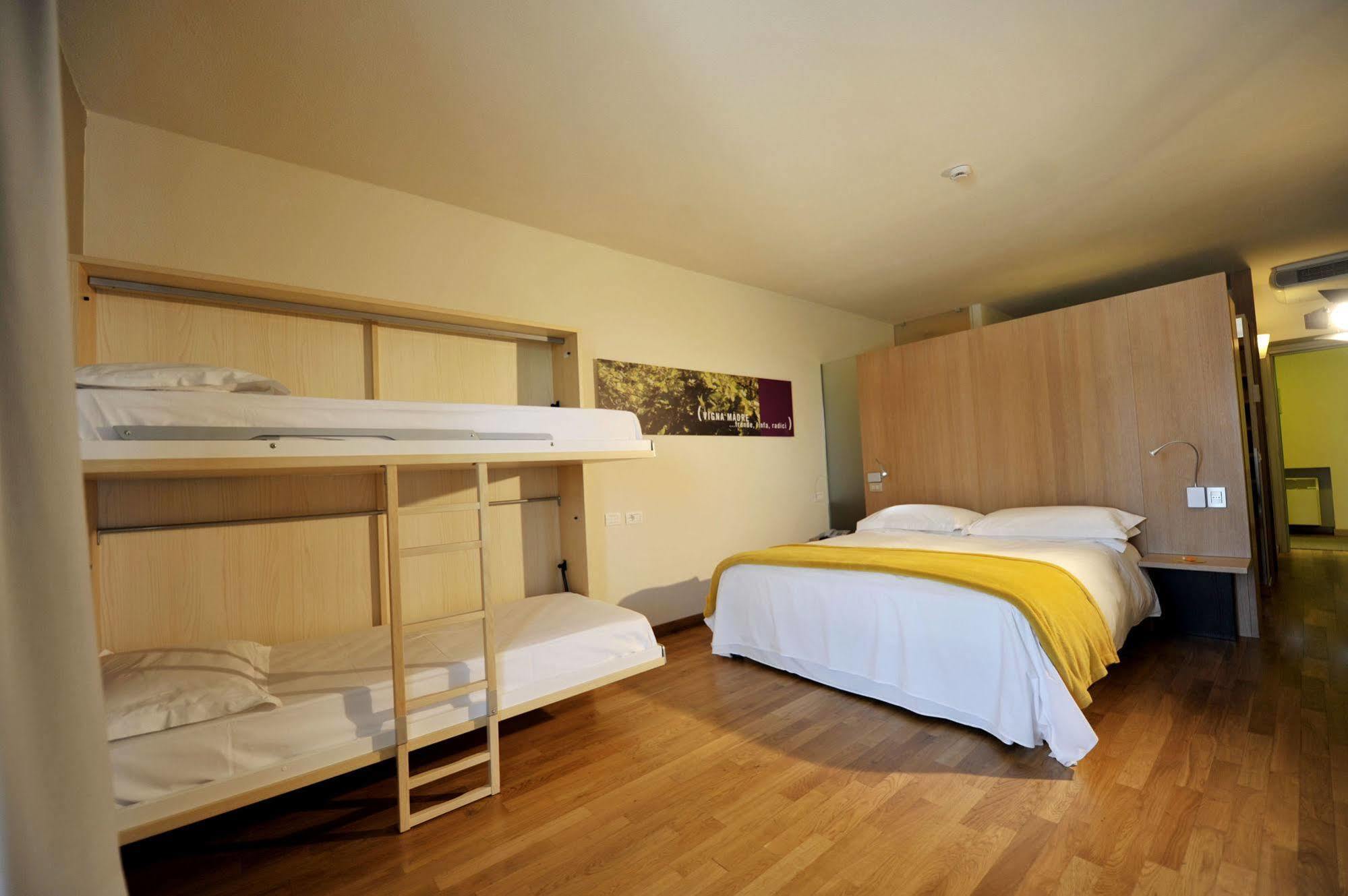Ca' Del Lupo Hotel Montelupo Albese Bagian luar foto